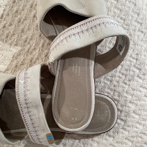 TOMS Soft Pebbled Leather Flat Mule With Decorative Strap Across - Picture 4 of 7